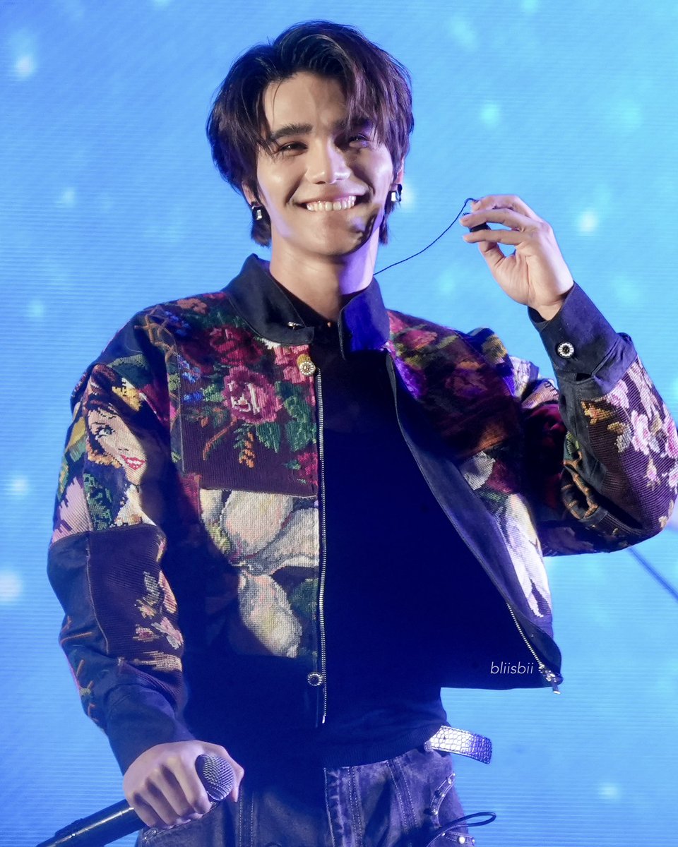 ยิ้มมาที สดใสกว่าอนาคตนี่อีก 😆
ผมทรงนี้มันบอยๆเนอะ มันน่าร้าก

#เฉียงเหนือเฟส4 
#เฉียงเหนือเฟส4xJeffSatur
#JeffSatur