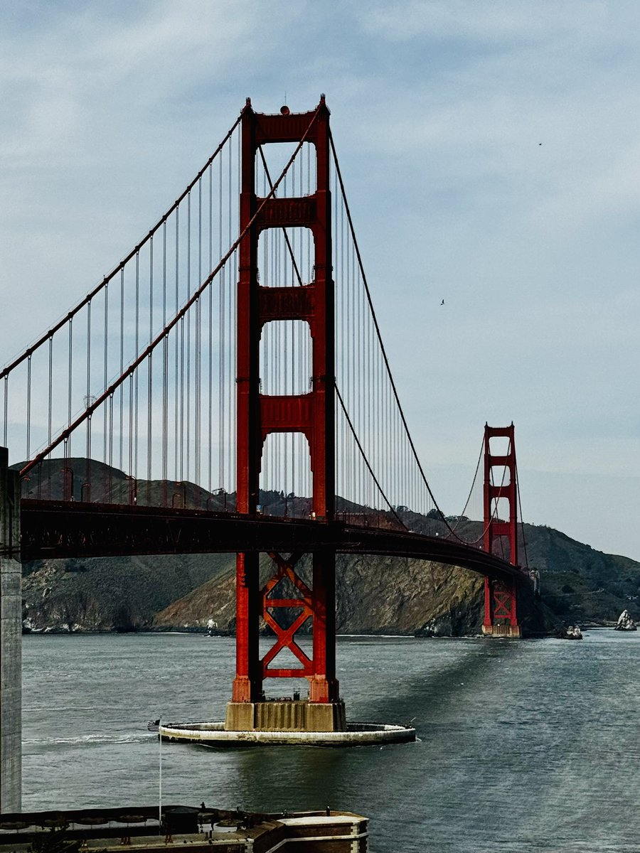SamieSkyee's tweet photo. 📍Golden Gate Bridge. San Francisco. January 31st. Thousands formed a human chain today, standing with Crown Prince Reza Pahlavi, Iran's chosen leader for the transitional government in the fight against Islamic Republic tyranny! #JavidShah 
#جاویدشاه https://t.co/p73rXjXFgZ