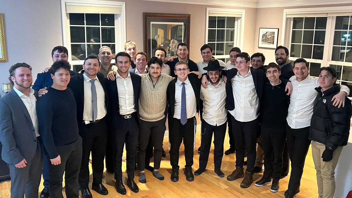 Yeshivabaseball's tweet photo. Team Shabbaton at Coach Renna’s house! https://t.co/LDBDYX9CKh