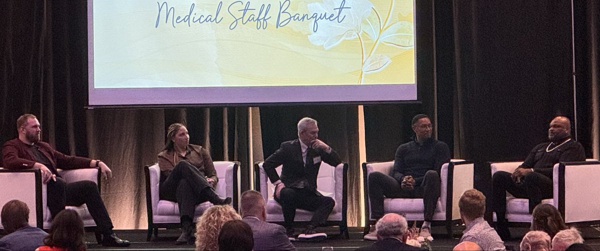tcriley27's tweet photo. Really enjoyed the chance to listen to these people speak on their professional experience. 

@MitchSchwartz71 @mitchholthus @Yokie50 @waynesimien @NeilSmith_NFL https://t.co/KEHmE9pOXI