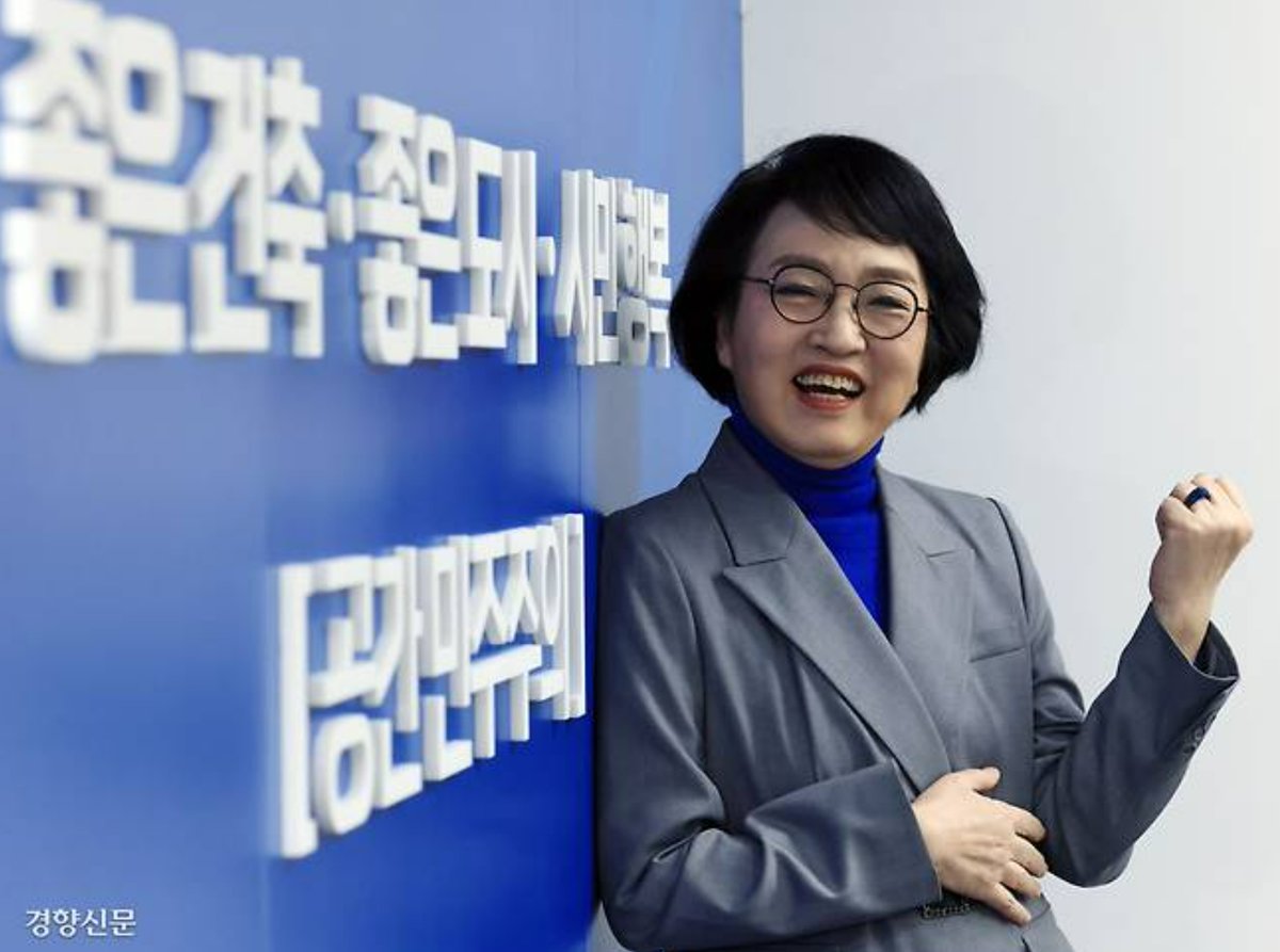 이번 급작 합당 제안에 대하여 제가 김어준을 '파워브로커'라 비판하자, 저를 비판하는 댓글도 꽤 달립니다. 악성댓글러는 많지 않고, 속상한 딴지러로 추정되는 분들이 댓글을 다시는데, 대개 하시는 말씀이, '뉴스공장 없이 김진애 인지도가 있겠느냐?'인데, 좀 바로 잡고 싶습니다. 저는 뉴스공장