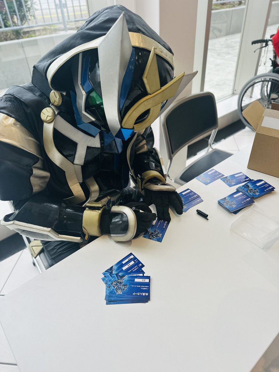 ガチ手書きでシリアルナンバー入れてるw
#サブカル祭 #くくる糸満

<a href="/itomanman2021/">イトマンマン</a>