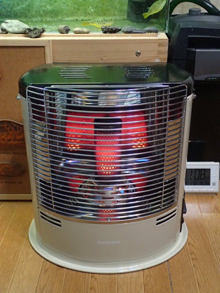Fwpuffers's tweet photo. クラウドファンディングへのご協力、誠に有難うございました！ 総計11,500円のお志をお寄せいただき、12,800円で無事、 イワタニのカセットガスストーブを購入することが出来ました。 中古品ですがとても綺麗な状態で、暖まりも最高です。 エアコンが万一故障した際にも、これで大切な生体たちを守る備えが整いました。
また、うちでは現在、日本への入荷が極端に少なくなってしまった 希少な淡水フグ３種類を、種が絶えないように細心の注意を払いながら繁殖し続けています。 今回のご支援は、この小さな命を未来につなぐための環境づくりにも直結しており、 その点についても深く感謝しております。
ご協力いただきました皆様、本当に有難うございました。
※毬藻のお届け先をまだお伺いしていない方は、DMよりお知らせください。 お待ちしております。