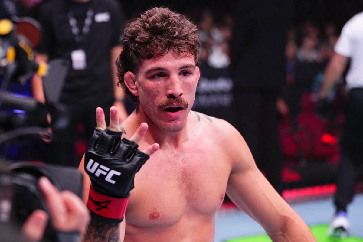 UFC tweet media