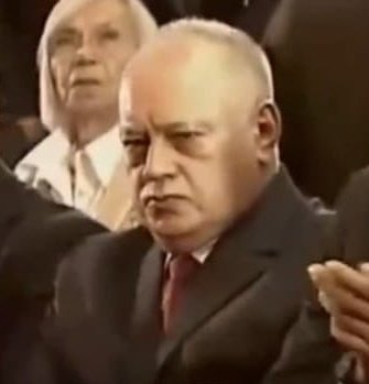 jpgechele's tweet photo. Diosdado Cabello sabe que solo tiene dos opciones:

Opción A 🥲 / Opción B 🚁 https://t.co/g12ujKHBZY