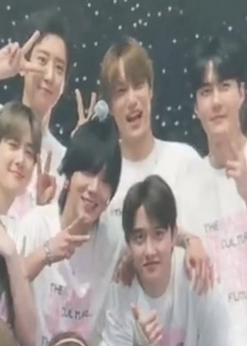 Just_KK_14's tweet photo. @AboutMusicYT The love SJ and EXO have. https://t.co/tYvUAHjKfw