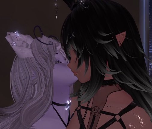 AuraliaRune's tweet photo. Todays stream was petty sapphic ahaha https://t.co/8QKNJasjMX