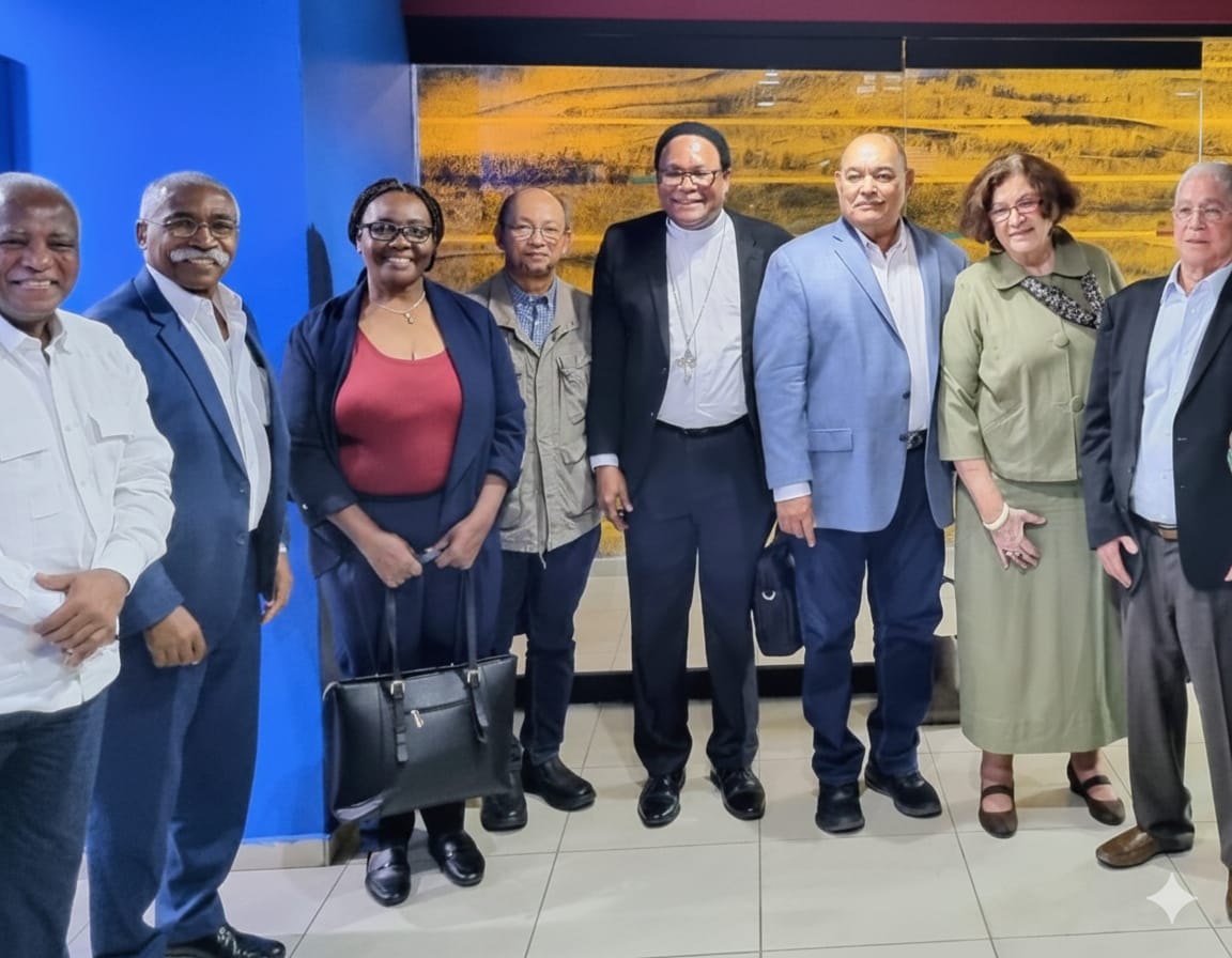 EdwinParaison's tweet photo. Emision especial sobre Haiti y las relaciones RD HT en Los Sabios de la Z bajo la direccion del inolvidable Ramon Alburquerque (+). De Izq a Izq
Der:  E Paraison, P Dumont, C. Lespinasse, CP Leslie Voltaire, Mgr Dumas, Ramon Alburquerque, Chiqui viocioso y B Rodriguez, 13/11/22 https://t.co/E0V7fXo3W3