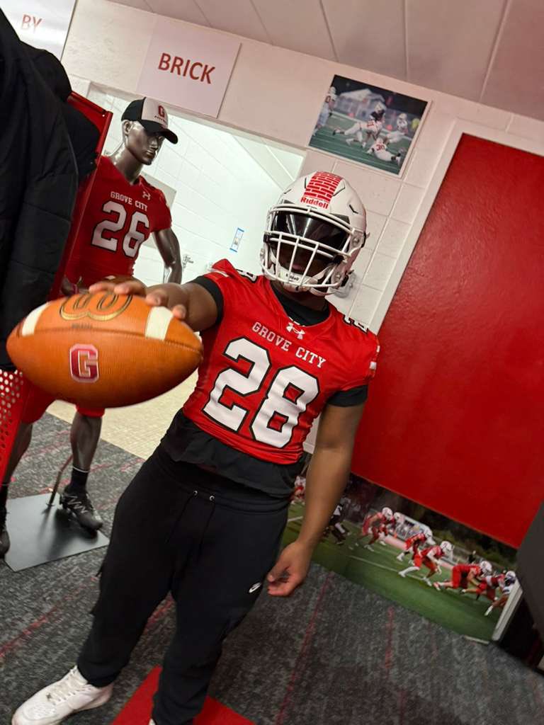 Jeyquill28's tweet photo. #AGTG After great conversation with @CoachBBrest and Coach @CoachDiDonato I am blessed to receive an offer to continue my academic and athletic career at grove city college https://t.co/bQ4AdCnix3