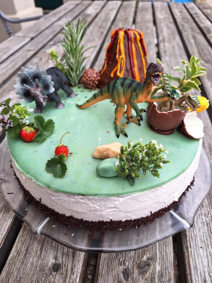 homevsfastfood's tweet photo. [homemade] my mom made a dinosaur cake for my nephews birthday
👉 https://t.co/J4kfnLdrNE
#homemade #mommade #dinosaurcake #birthdaycake #nephewsbirthday #homecooking #food #recipes #foodpic #foodie #foodlover #cooking #hungry #goodfood #homecookingvsfastfood https://t.co/Aljgn4CBtO