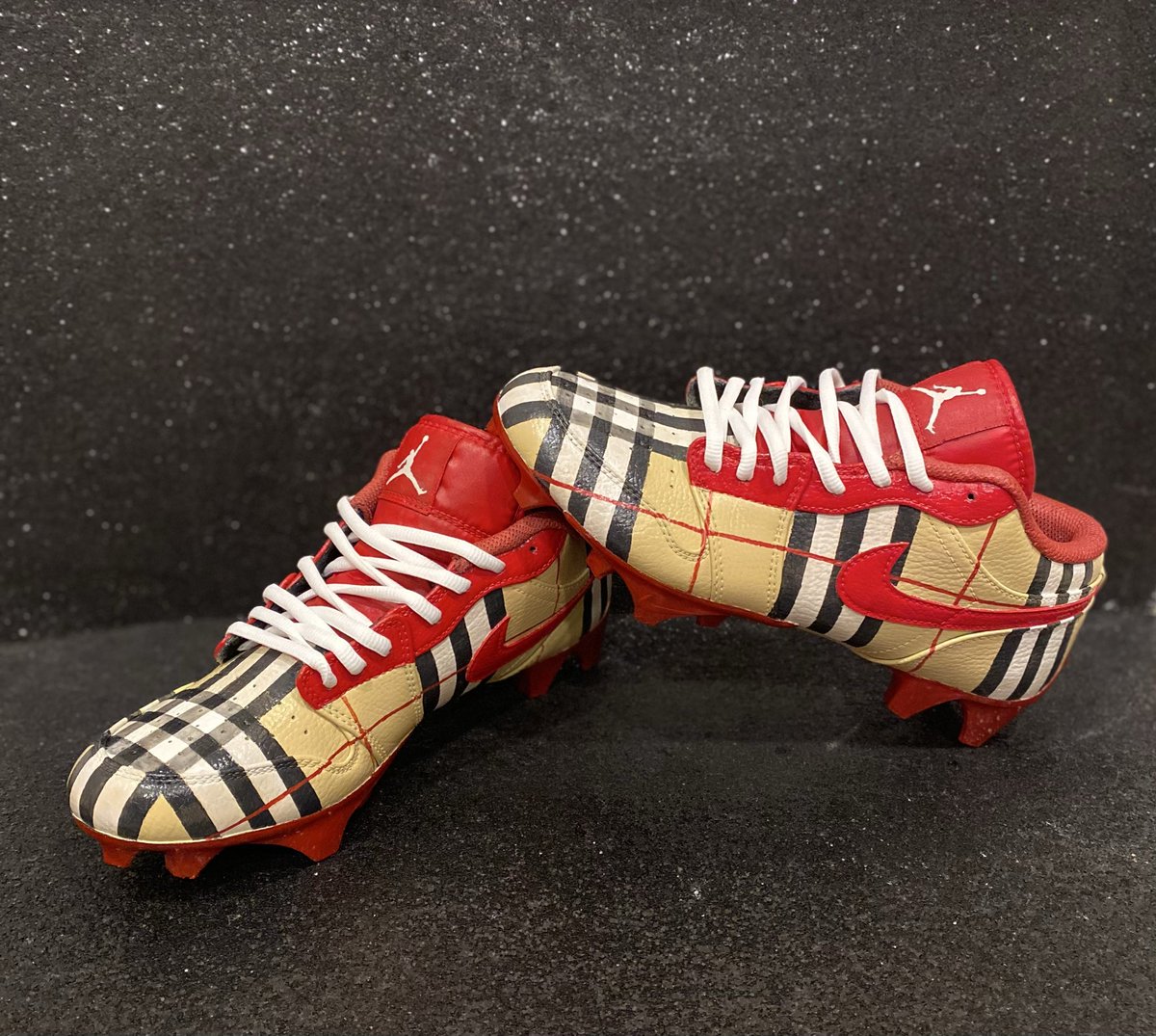 x__Faithful's tweet photo. Designed to stand out . Built to perform #football https://t.co/LfE4YUINHc