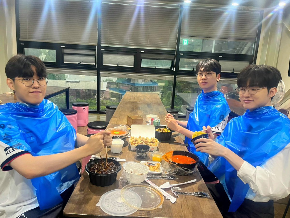 Bacoonzzz_'s tweet photo. 🐈‍⬛️🐯🐿 https://t.co/Ma7M0UbNfx
