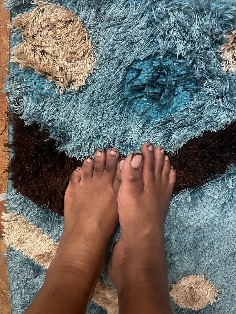 handmesum's tweet photo. Next set on you 😽☺️#feet #feetbuyers #soles #たんプリ #toes https://t.co/1yUzGuAiMc