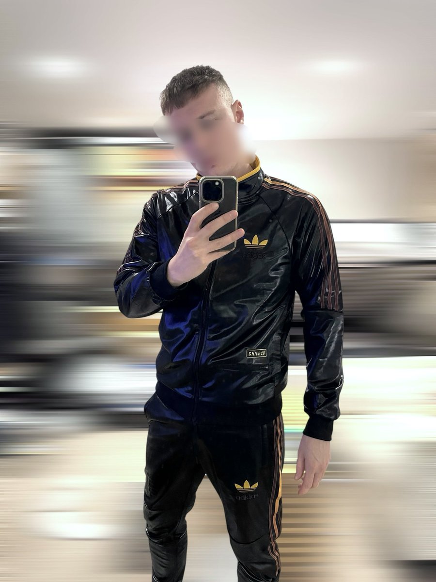sneaks_boi tweet media