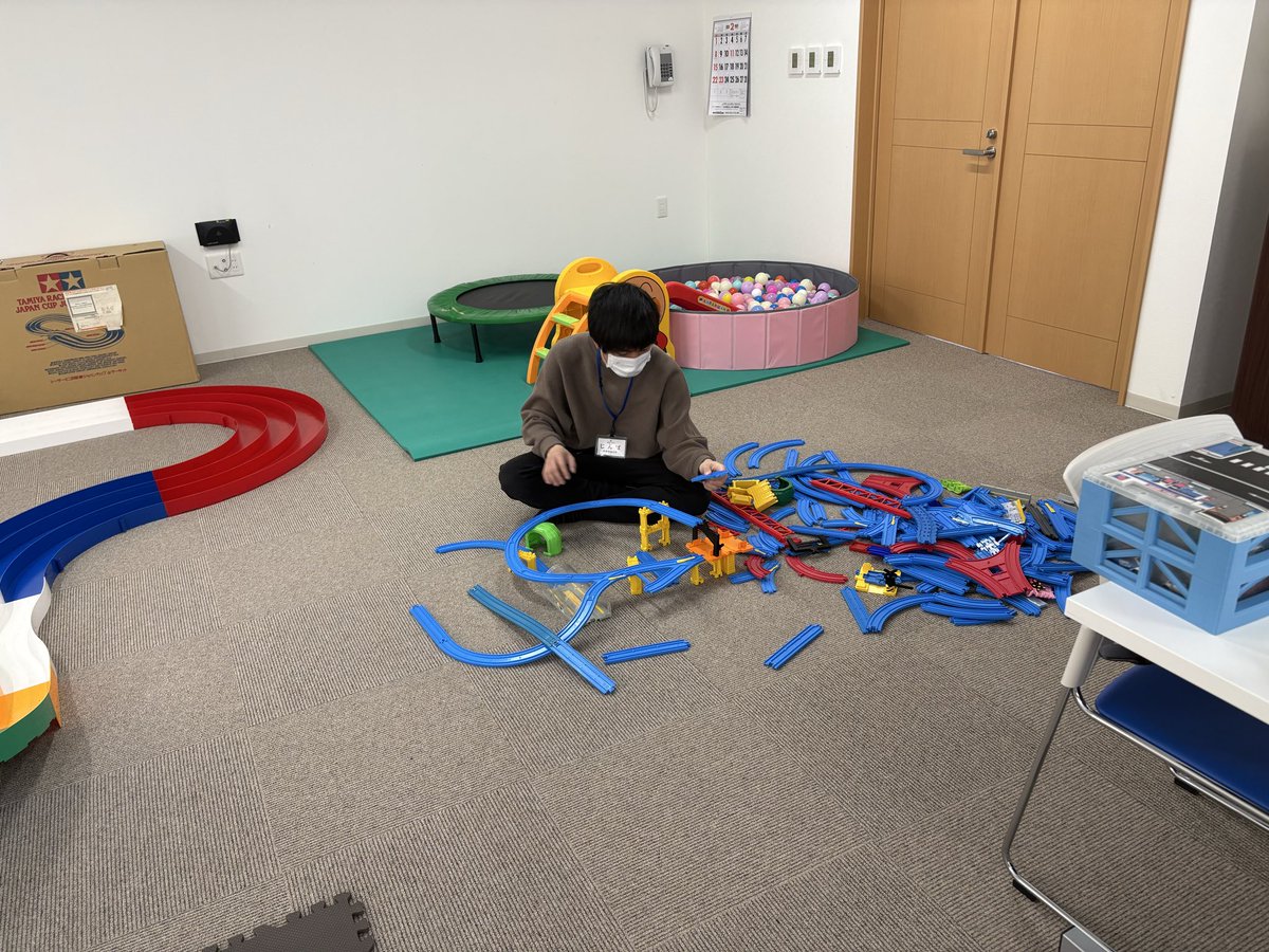 asopro_ebetsu's tweet photo. 本日13時からココルクえべつであそびの会を開催します。
今日もおもちゃをたくさん用意しました！
ぜひ遊びに来てくださいね！
 #えべつあそび場創造プロジェクト
 #あそプロ
 #あそびの会
 #ココルクえべつ
 #江別
 #トミカ
 #リカちゃん
 #ボードゲーム
 #ミニ四駆 https://t.co/0scq7PjO6h