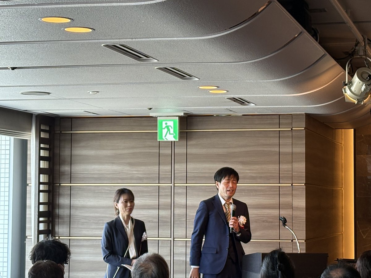 Osaka_OT's tweet photo. 大阪府作業療法士会
40周年記念式典・祝賀会㊗️

はじまりましたー✨✨

#ot #作業療法 #作業療法士
#大阪府作業療法士会 https://t.co/Z0D4x1nhPO