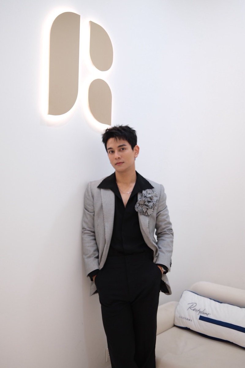 แล้วพี่จะหล่ออะไรขนาดนั้นอ่ะพี่ 🥹🫠 
Fb Gun Napat 

#กันนภัทร
#GUNNAPAT