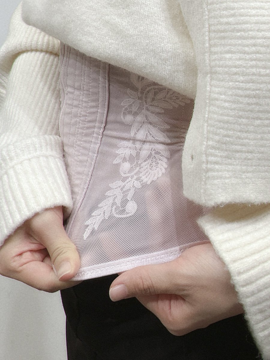 Sirene ２日目レポ📝

こんにちは！新人スタッフピヨまるです🐣
今日はお気に入りのニットでお出かけ！

メッシュ２枚仕立てで通気性が良く
ニットを着込んでも肌が蒸れないのが嬉しいです☺️