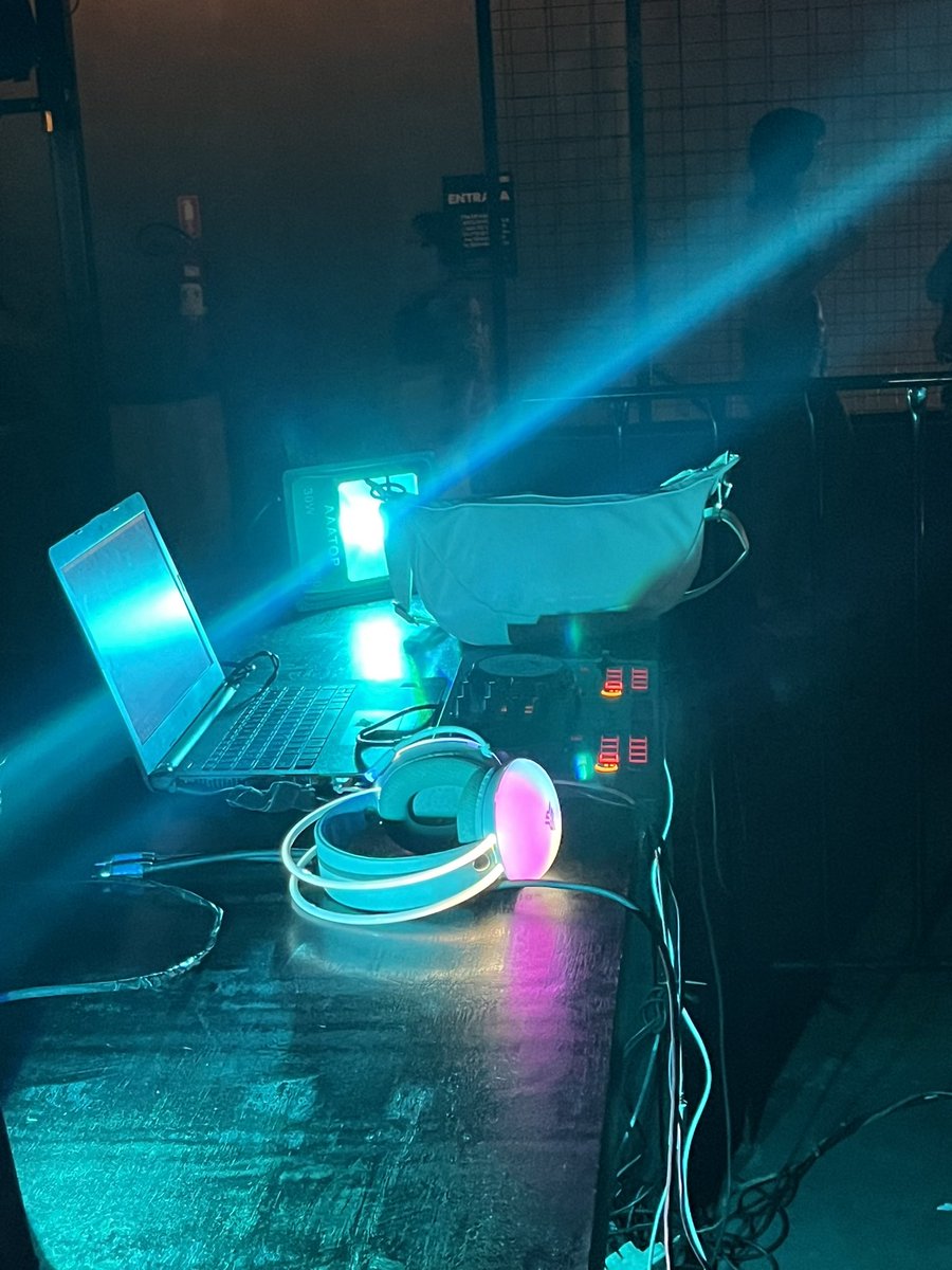 foolnando's tweet image. vtnc olha isso vey ele foi embora