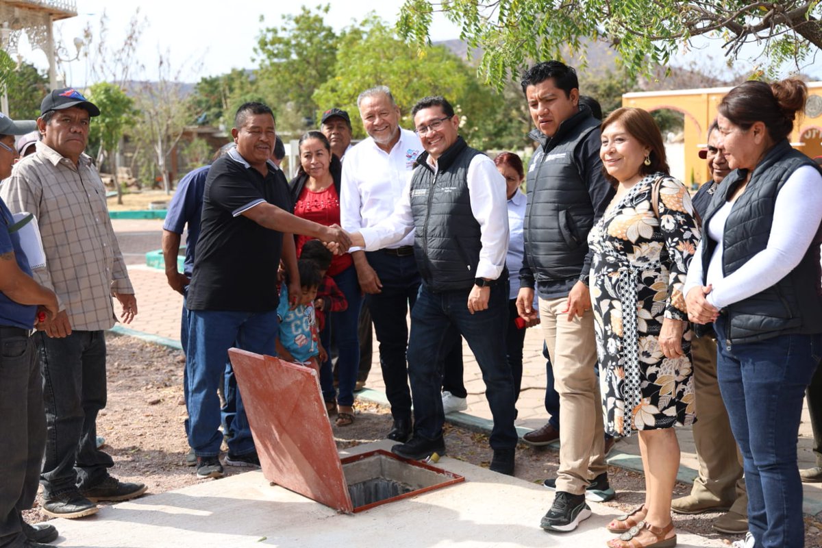 Diputado todo terreno. <a href="/SoyPavelGaspar/">Pavel Gaspar Ramirez</a>  presidente del <a href="/CongresoPue/">H. Congreso de Puebla</a>, en gira de trabajo por San Pedro Yeloixtlahuaca corroboró avances de obra comunitaria, que impulsa el <a href="/Gob_Puebla/">Gobierno de Puebla</a>.