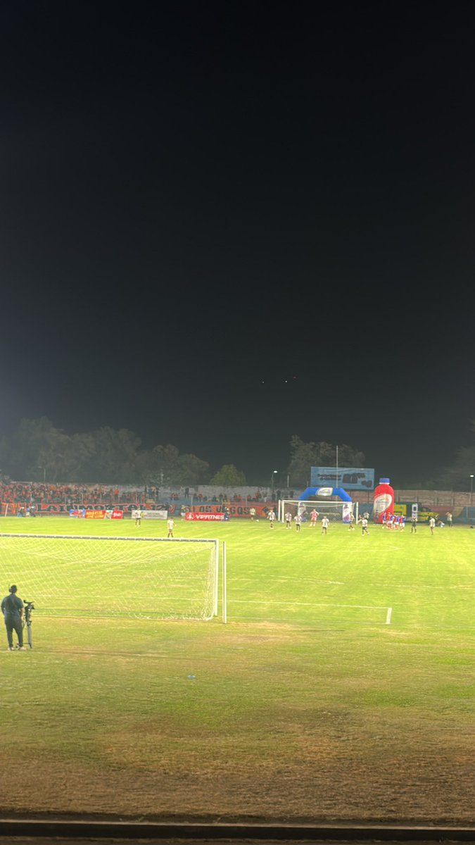 OTRA VEZ COGIDOS? YA ME CANSÉ DE COGERME A ESTE EQUIPITO DE ANARANJADO, ME DUELE LA PIJA NO PUEDO MÁS