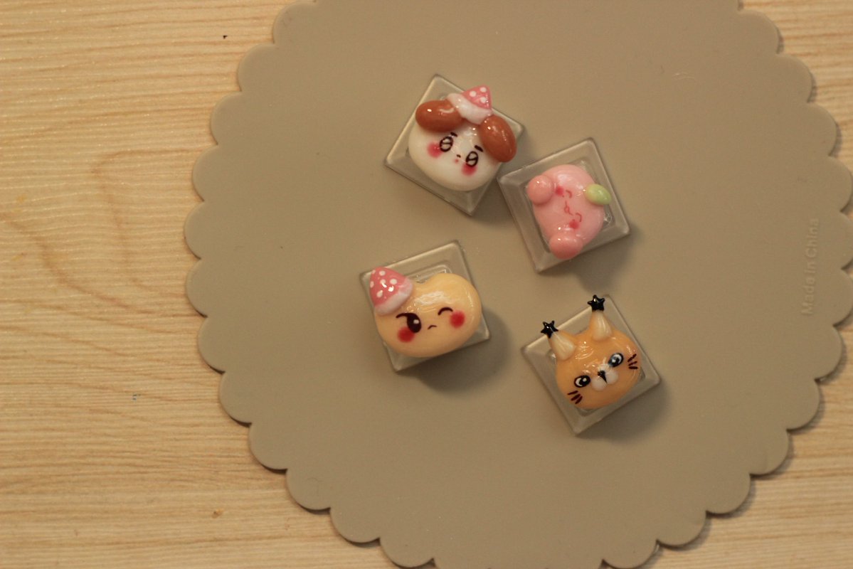 RT알티이벤트 
2월 우리애들 생일 맞이해서 직접만든 키캡키링 
한명씩 뽑아서 드립니다~!
도영,쟈니,정우,재현 하나씩 뽑으께용~
그래도 팬 인증만 받아요!
발표는 2.19일에 뽑을께용!
많이 알티해주세용~