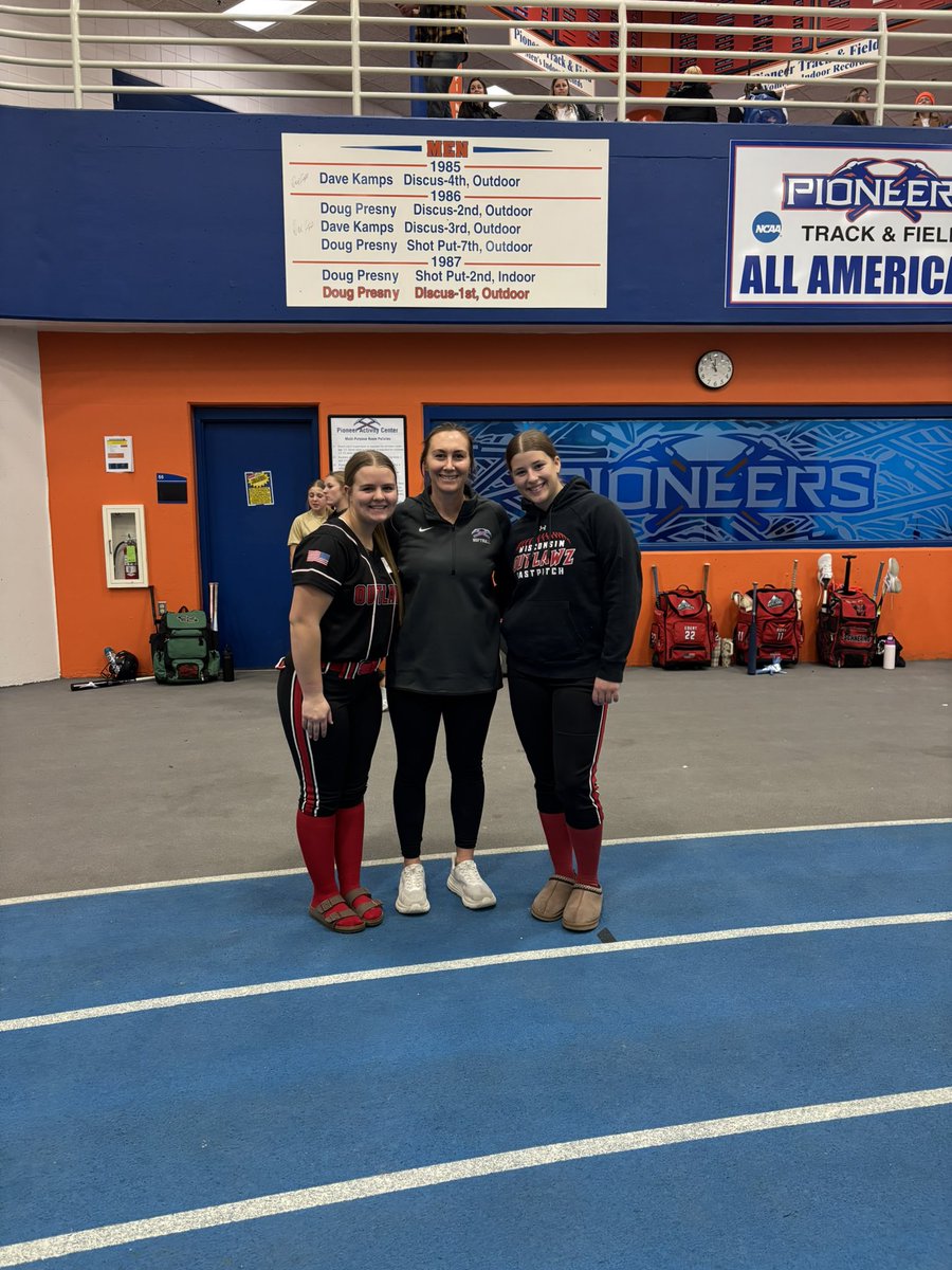 lexi_eich's tweet photo. Had a great time today at the @UWPlattSoftball Camp today. Thank you to all of the coaches and players for hosting a great camp! @EmilyBall2027 @CoachBeccaRunde @riley_kelsch https://t.co/vkiu8p4RJG