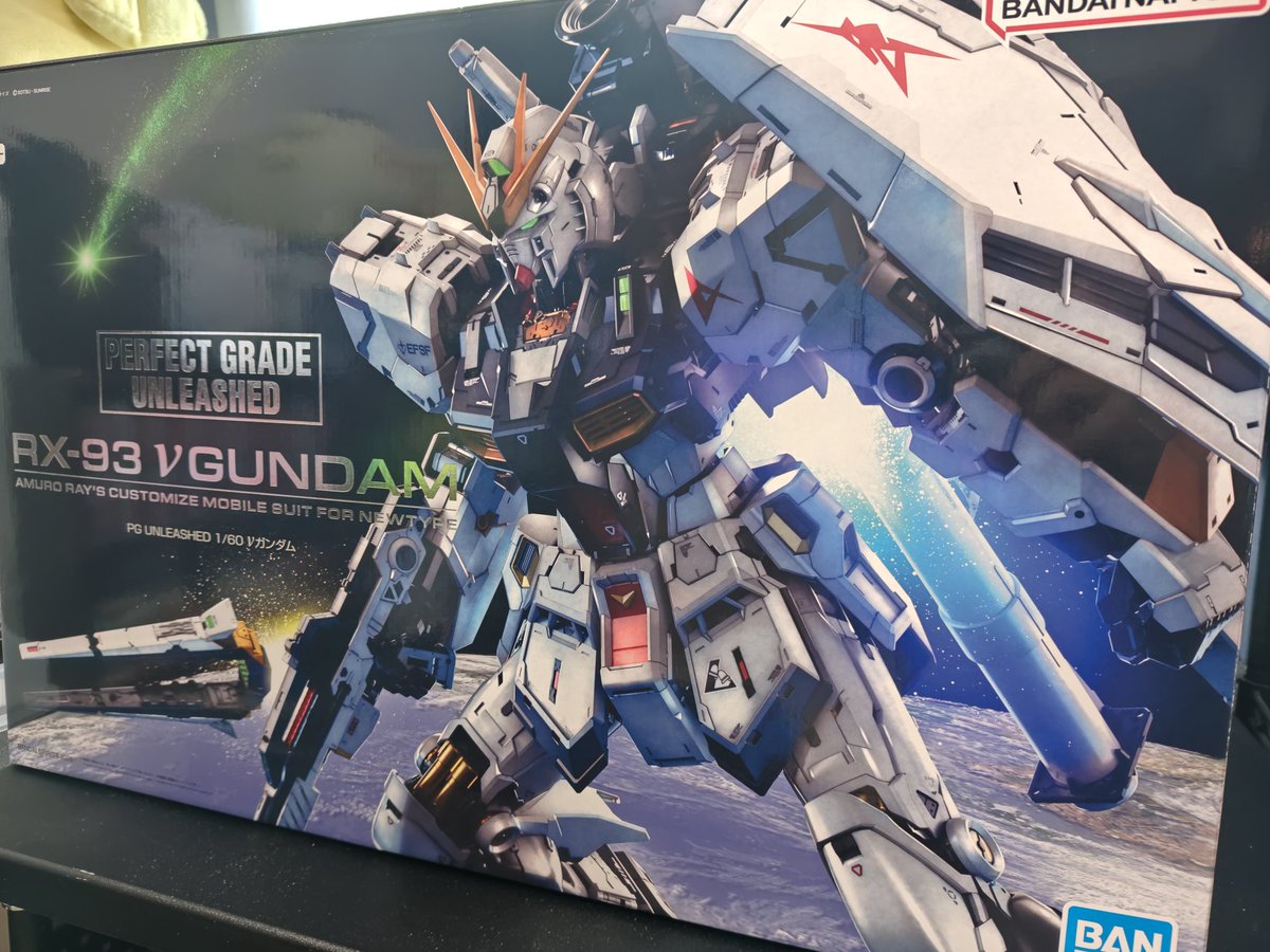 Illustrious0505's tweet photo. νガンダムとどいた！パッケージかっこよ！でけぇ！ https://t.co/V3X3nC36WX