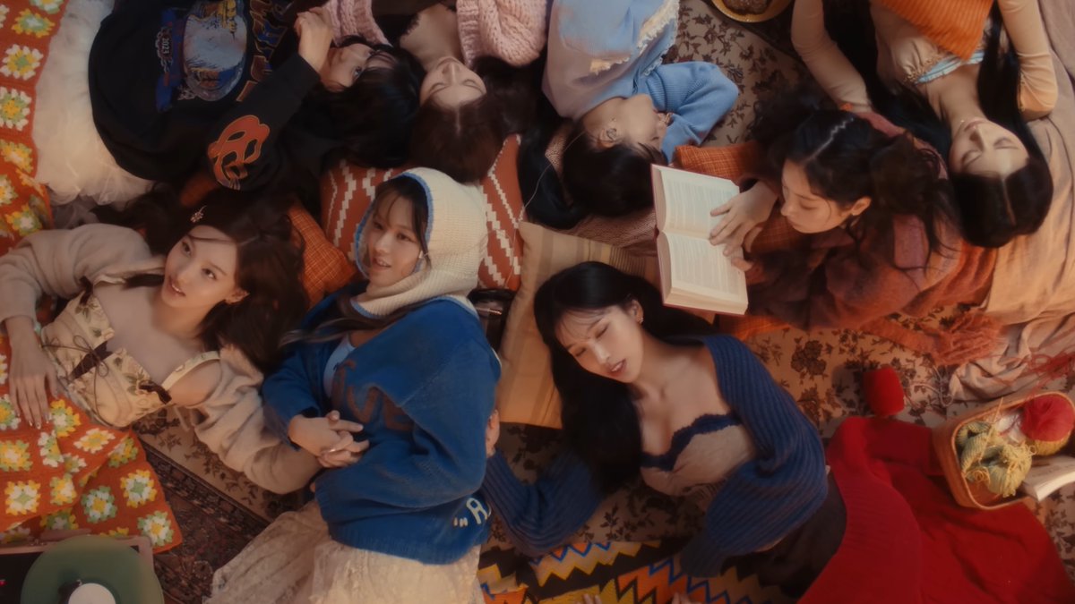 PopBase's tweet image. 2 years ago today, TWICE released ‘I GOT YOU.’