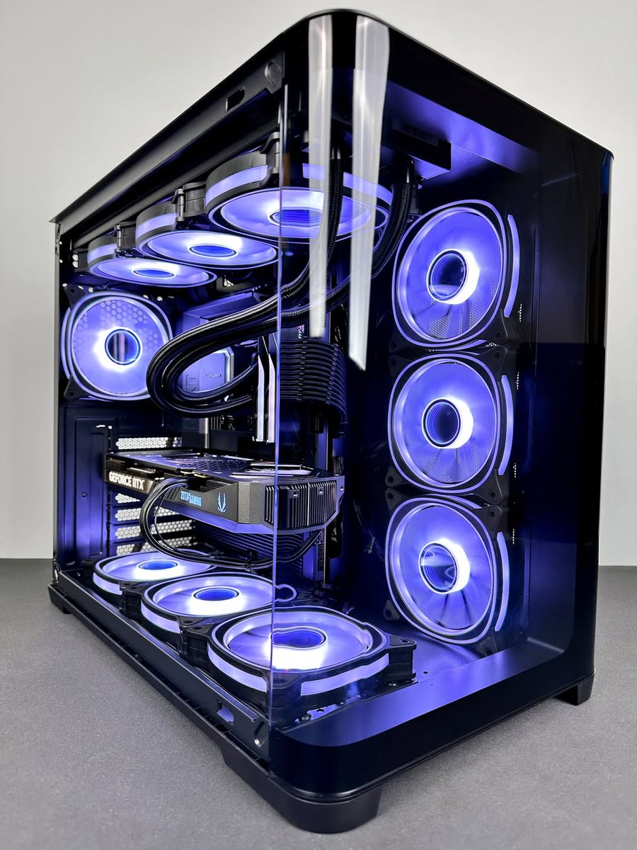 ZOTAC's tweet image. There are 13 fans in this PC build 🤔😉

IG: mpcproject

#ZOTACGAMING #ZOTAC #GEFORCE #RTX #PcBuild #GamingPC #PcSetup #Tech #PcHardware #PcComponents #PcGaming