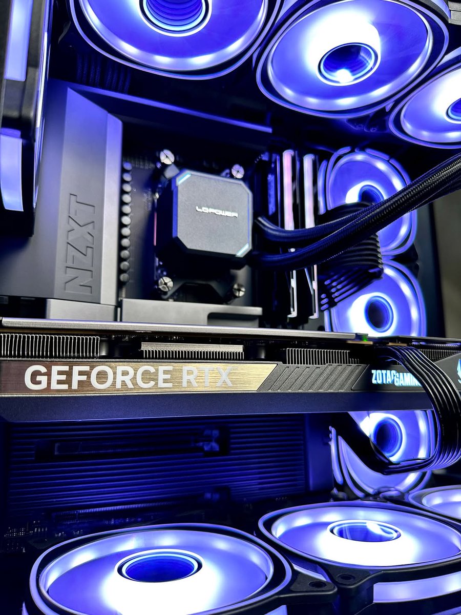 ZOTAC's tweet image. There are 13 fans in this PC build 🤔😉

IG: mpcproject

#ZOTACGAMING #ZOTAC #GEFORCE #RTX #PcBuild #GamingPC #PcSetup #Tech #PcHardware #PcComponents #PcGaming