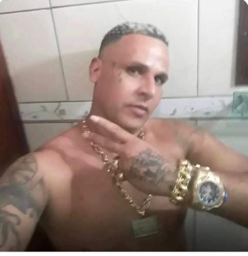 SantaCruzNewss's tweet photo. Marcelo vulgo dk vc e mula tomou pau na época que era da boca no antares e fica de longe roncando e falando merda ja quenvcce brabao pode vir em Santa Cruz estamos te esperando  dark vc e peidao e outra ja aproveita e leva a sapatao la do condomínio ai pra penha+ @baudorio https://t.co/e3jMu3Fiv9