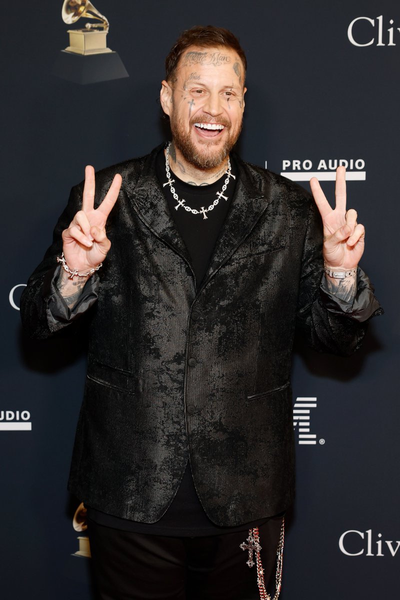 extratv's tweet image. Jelly Roll and Bunnie Xo make one hot couple at the Clive Davis Pre-GRAMMY Gala! ❤️‍🔥

#Grammys