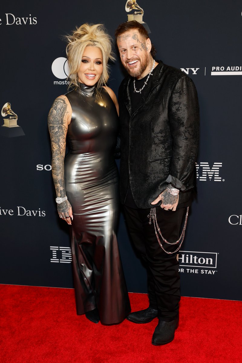 extratv's tweet image. Jelly Roll and Bunnie Xo make one hot couple at the Clive Davis Pre-GRAMMY Gala! ❤️‍🔥

#Grammys