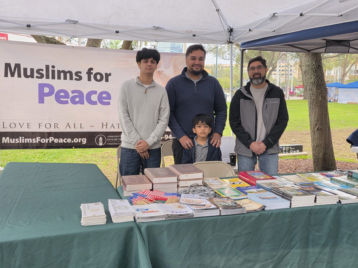 Had a wonderful time spreading the message of <a href="/TrueIslamUSA/">True Islam</a> at the Fort Lauderdale Book Fair.  Met many wonderful people while spreading the message of peace.