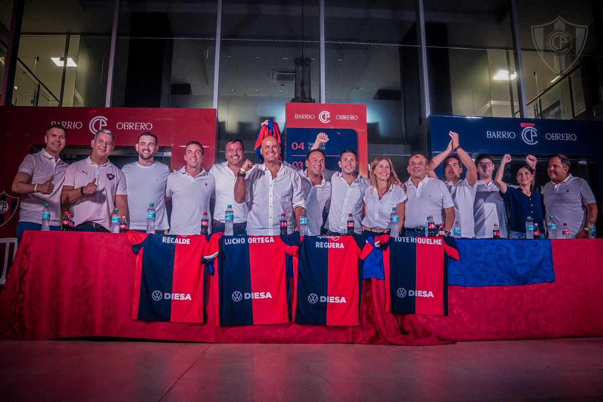 𝐸𝑙 𝑃𝑟𝑒𝑠𝑖𝑑𝑒𝑛𝑡𝑒 𝑦 𝑙𝑎 𝐶𝑜𝑚𝑖𝑠𝑖𝑜́𝑛 𝐷𝑖𝑟𝑒𝑐𝑡𝑖𝑣𝑎 𝑚𝑎́𝑠 𝑣𝑜𝑡𝑎𝑑𝑎 𝑒𝑛 𝑙𝑎 ℎ𝑖𝑠𝑡𝑜𝑟𝑖𝑎 𝑑𝑒 𝑙𝑎𝑠 𝑒𝑙𝑒𝑐𝑐𝑖𝑜𝑛𝑒𝑠 𝑑𝑒 𝑢𝑛 𝐶𝑙𝑢𝑏 𝑒𝑛 𝑃𝑎𝑟𝑎𝑔𝑢𝑎𝑦 👏🔵🔴