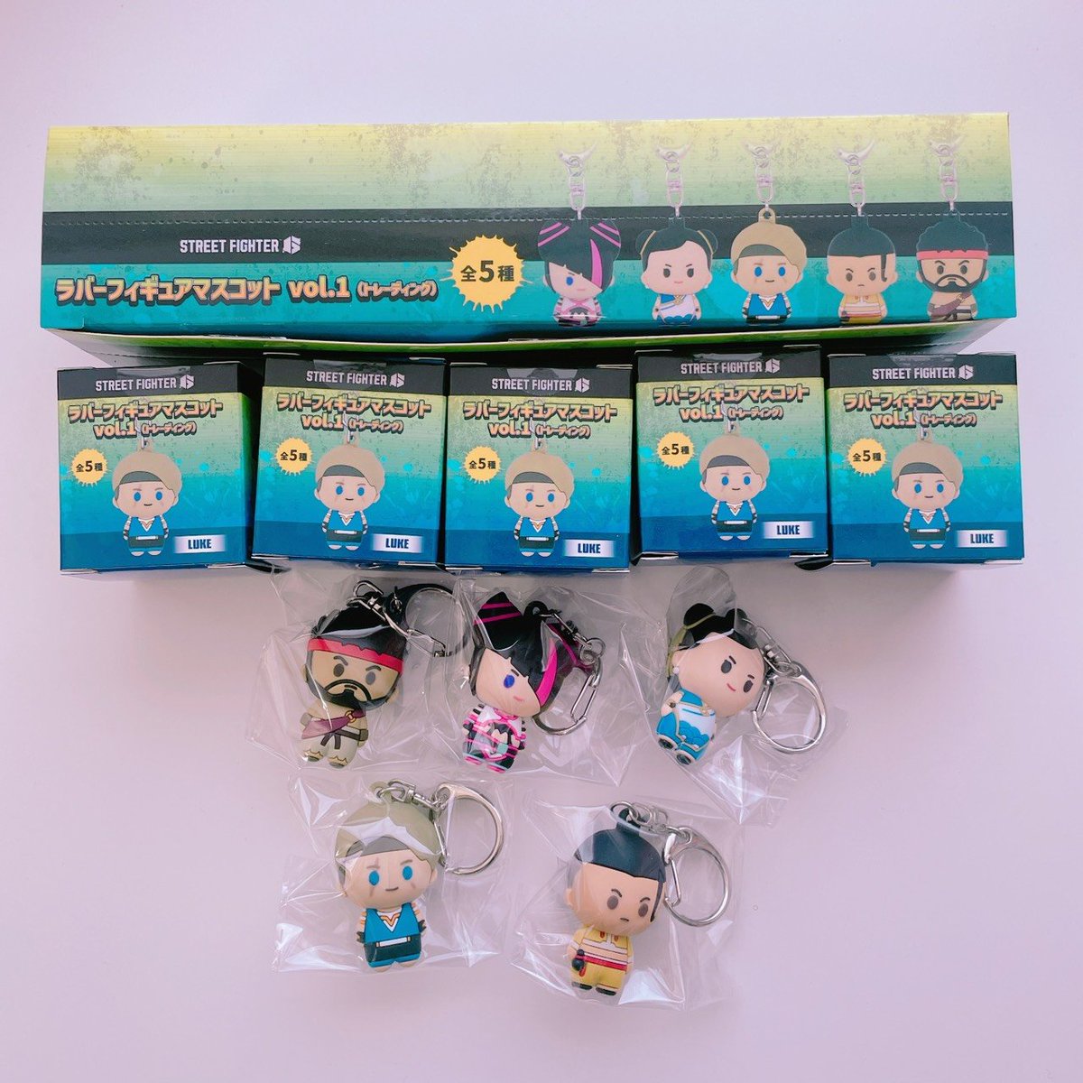 たまたまかもしれないけど5個買ったらBOXのままとどいて、5種