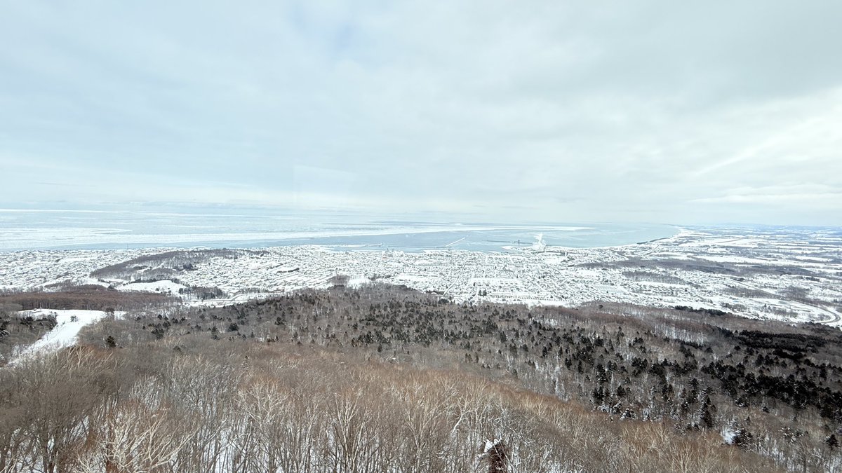 今日の流氷です。
オムサロあたりは接岸しているように見えます。