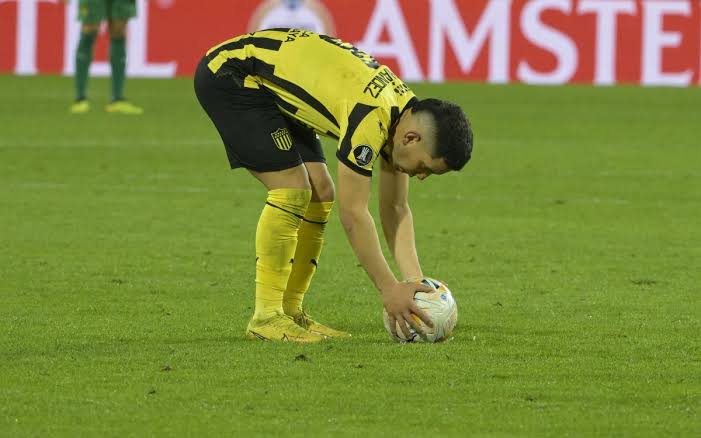 Emboquen el tiro libre
Que los buenos volvieron
Y están rodando cine de terror