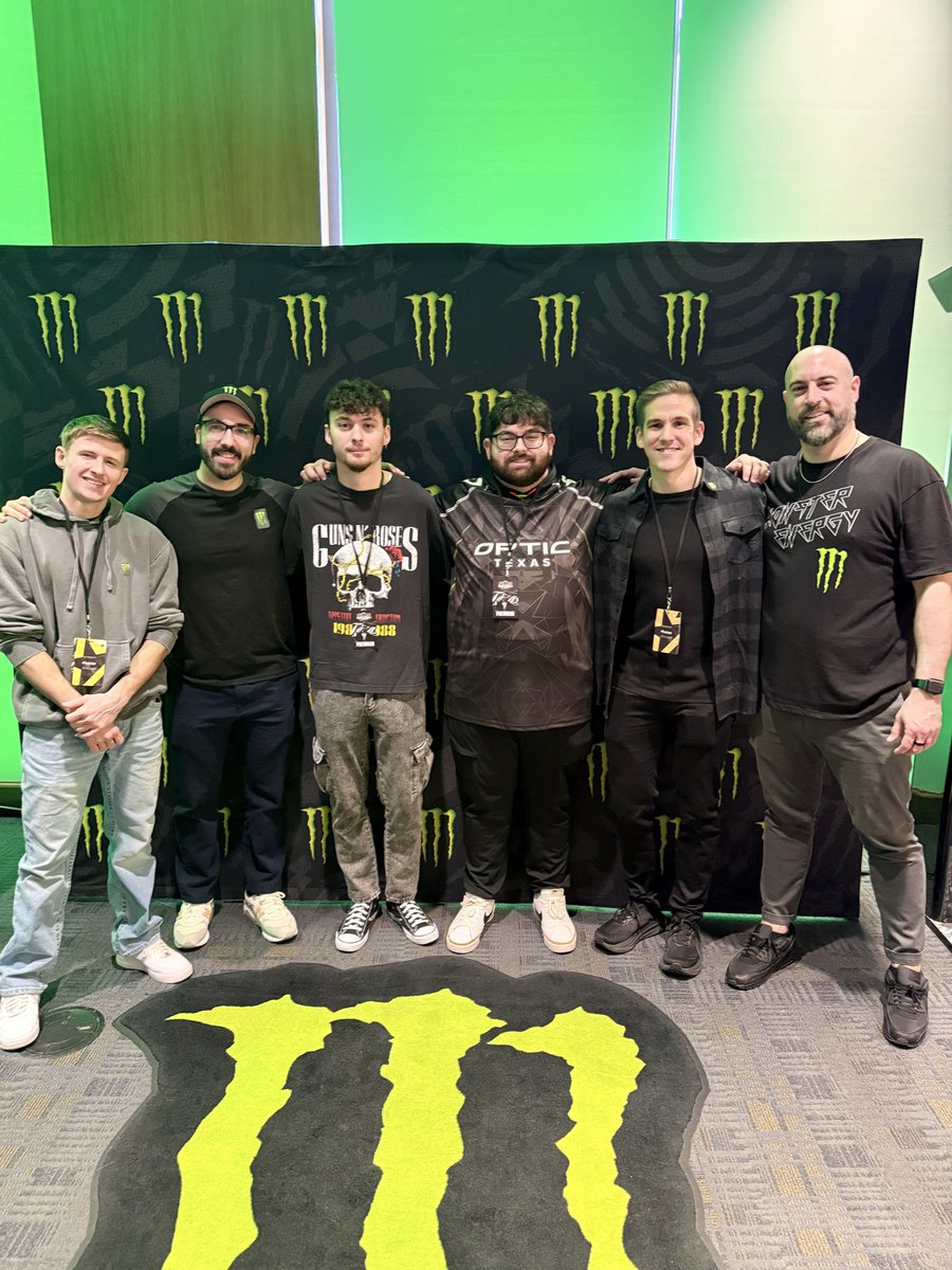 Slattyy_'s tweet photo. Day 3 #OpTic Major @cxtbbg @Remix__CoD https://t.co/NgMjYy2GIC