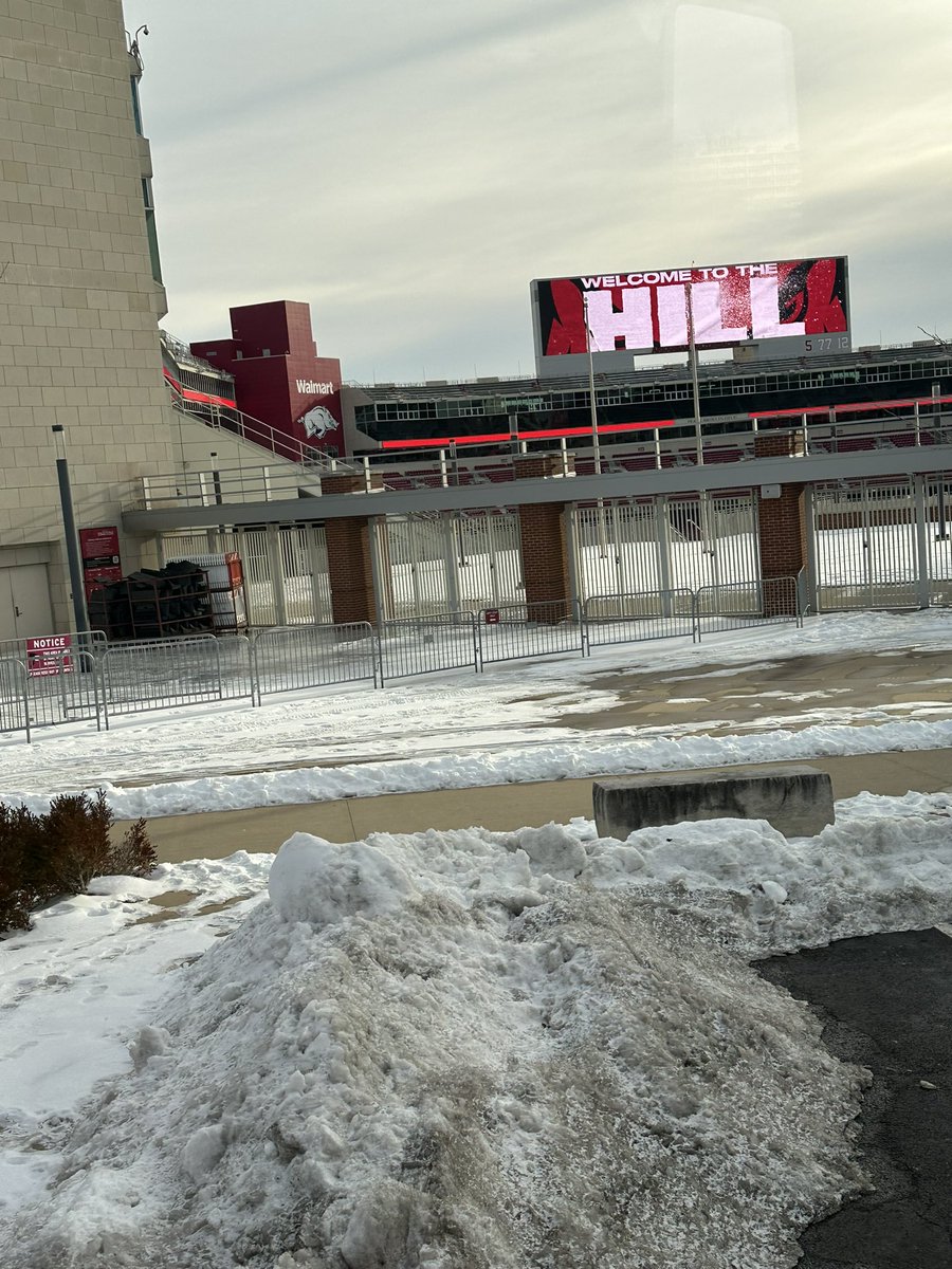 zay_quicksand's tweet image. I had a great time on the hill today for Jr. day. I enjoyed the atmosphere and it was nice meeting the coaches. Thanks for having me! @CoachYACJohnson @RSilverfield @SGasper_UArk @coachkelley1 @CoachCoreyGray @CoachDePriest