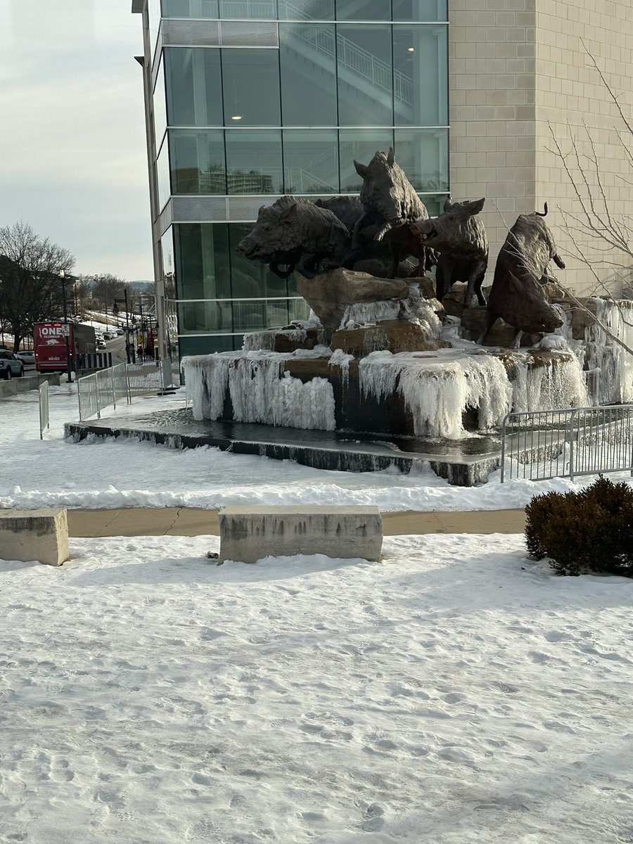 zay_quicksand's tweet image. I had a great time on the hill today for Jr. day. I enjoyed the atmosphere and it was nice meeting the coaches. Thanks for having me! @CoachYACJohnson @RSilverfield @SGasper_UArk @coachkelley1 @CoachCoreyGray @CoachDePriest