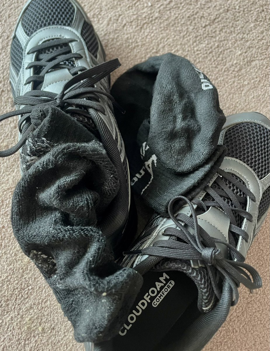 SocksStud's tweet photo. 🦶👣🧦👟👞🥾🚗🎉 https://t.co/KZ1nyFXkxy