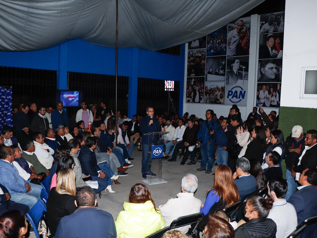 Felicito a mis amigos <a href="/GabyRuiz_pue/">Gaby Ruiz</a> y <a href="/manoloherrerar/">Manolo Herrera Rojas</a> por su toma de protesta al frente del Comité Directivo Municipal del <a href="/PANPuebla2427/">PAN Puebla</a> en la capital. Que gusto ver el ambiente de unidad con la inclusión de los representantes de las dos planillas que participaron en el nuevo