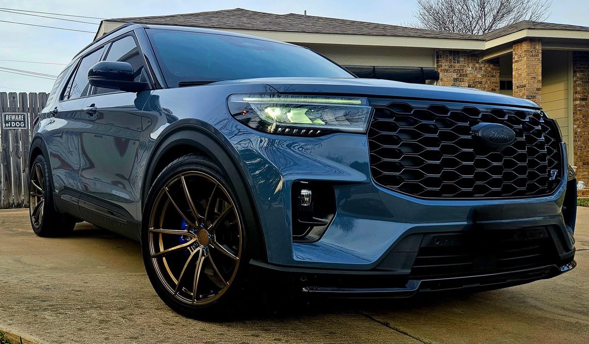 FordExplorer_ST's tweet photo. Ford Explorer ST 🔥🔥🔥 #ford #explorer #fordexplorerst #explorerst #FordPerformance #ecoboost #twinturbo #st https://t.co/FMeowPxnxQ