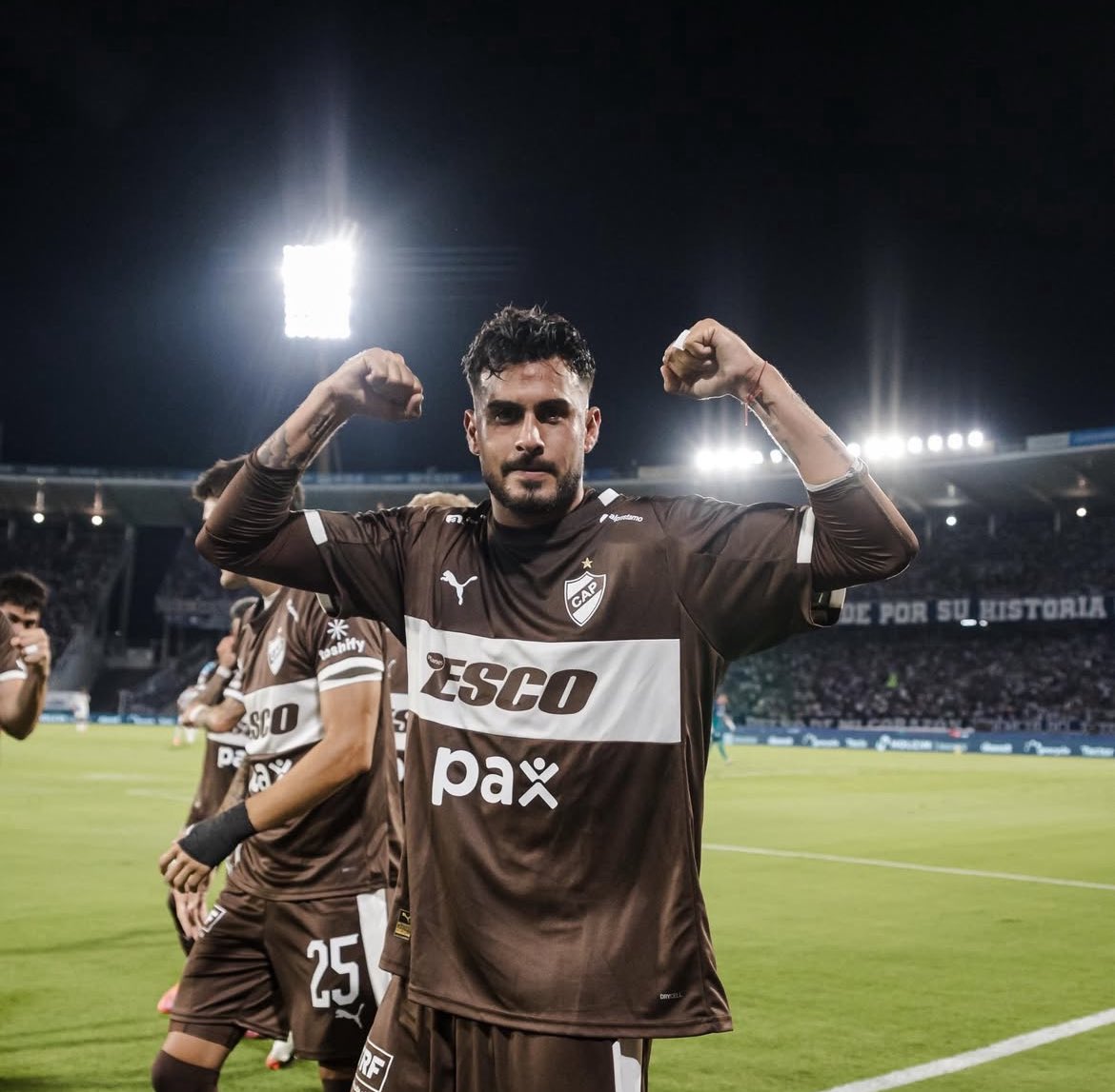 🗣️ “Con Walter vivimos esto como hinchas. Dejamos la vida. Se viene la Copa Libertadores y necesitamos de todos” 
 
🎙️ Nacho Vázquez post TRIUNFAZO 🆚 Talleres. 

#VamosCalamares🤎🤍⭐️