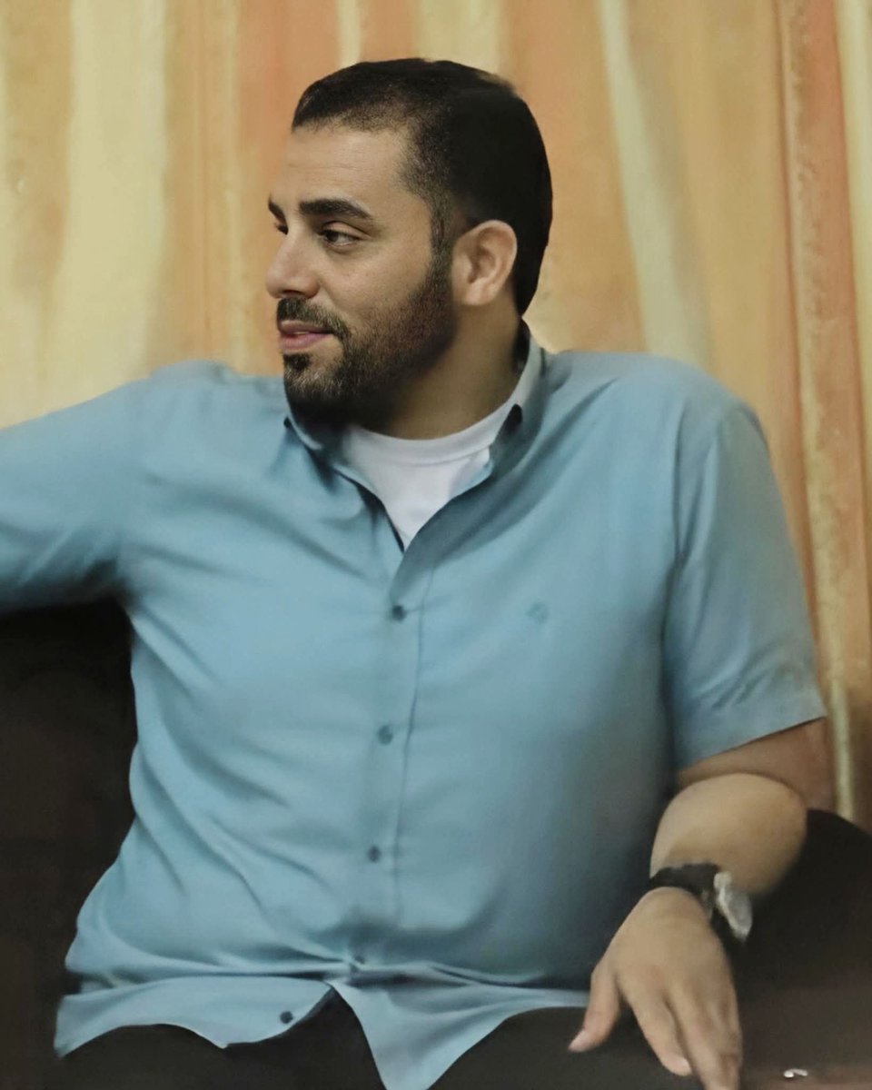 هغه اتل ځوان
چي له یوي خیمي څخه یي په داسي حال کي د ټول امت په زړونو کي ځای پیداکړ چي دا نوراني څهره یي هیچا هم نه وه لیدلي😭
جرار ژبی ویاند تقبله الله 😭😭😭