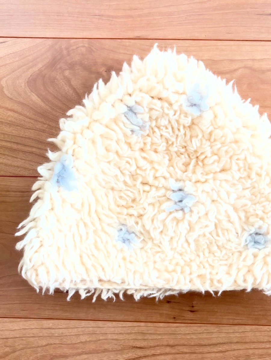 outauni's tweet image. 🍒「Cherry Coke mini」(87)🍒

ほんとにずーっと持ってるこの古着ニット帽、かぶるとびよーんと頭が伸びます。
水色×グレーは可愛いなあ🩵🩶🤍

・水色カシミヤニット/父お古
・コーデュロイパンツ/ Lee, vintage 
・ムートンブーツ/ mou
・頭長帽/ vintage

#cherrycoke #outauni #おおたうに