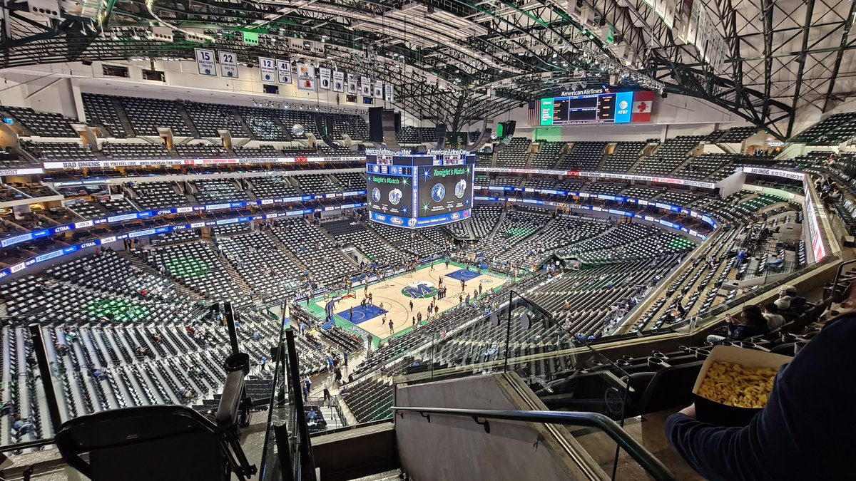 My American Airlines Center thoughts (Dallas Mavericks Arena)
I'm back home now in Minnesota, so here are my thoughts on the arena.

1) The main entrance has a great vibe around it with the Dirk and Mike Modano statues. And this sort of courtyard feel with shops all around such