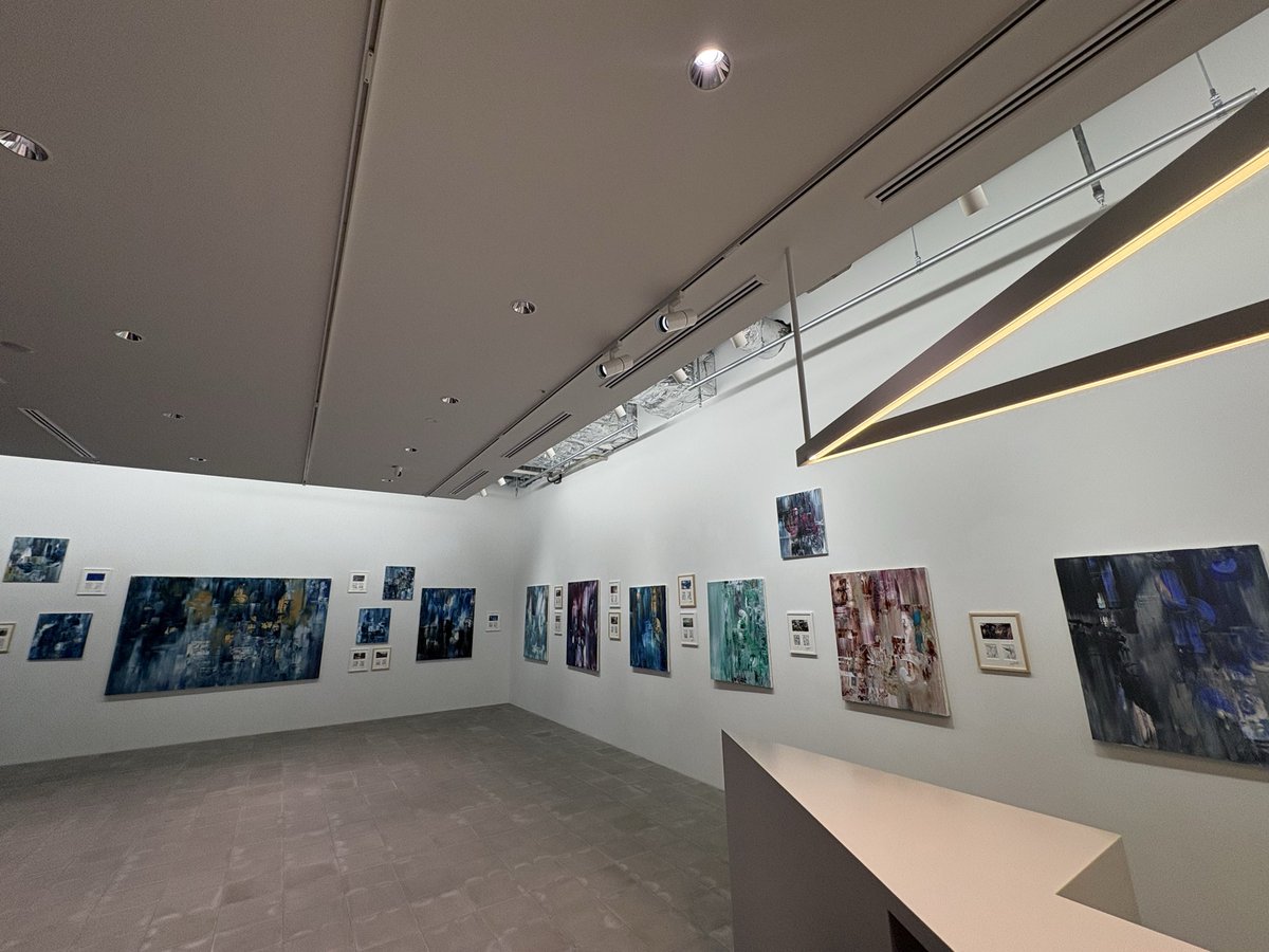 higumasu's tweet photo. 真田将太朗さんの個展。昨日は中目黒、今日は京橋の「FOR」へ。良い。満足げに帰ってたらグッズ買い忘れに気づき戻ったので２回目行きました。娘の受験終わったら一緒に行きます。 https://t.co/aXXAmubwXO